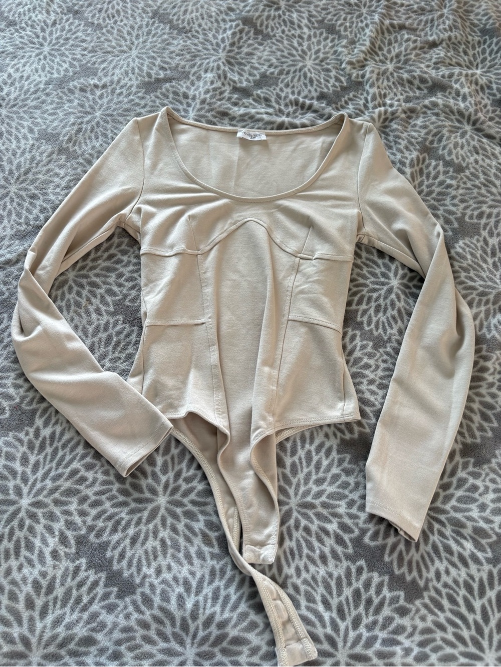 vestique Long Sleeve Scoop Neck Bodysuit in Beige